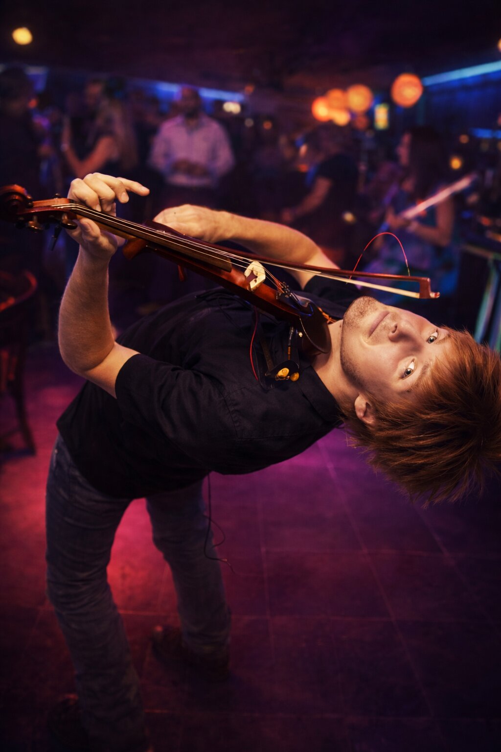 Sergey Maiboroda playing electric violin among the guests