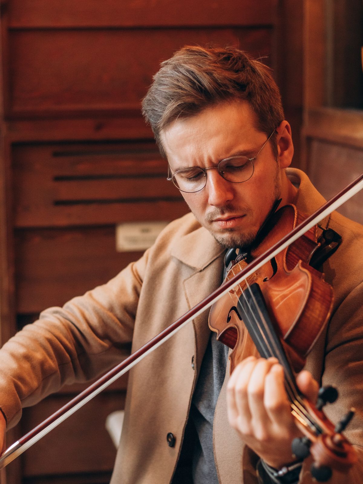 Sergey Maiboroda playing the violin